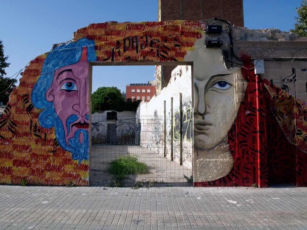 Romanica" de omino71 y Mr.Klevra - Arte Urbano - Digerible