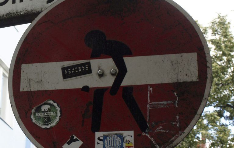 Arte urbano de Clet en Berlín