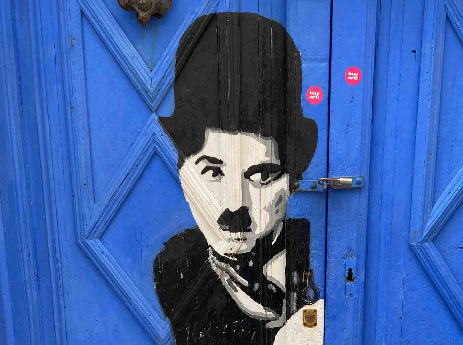 arte urbano Sitges the kid Charlie Chaplin