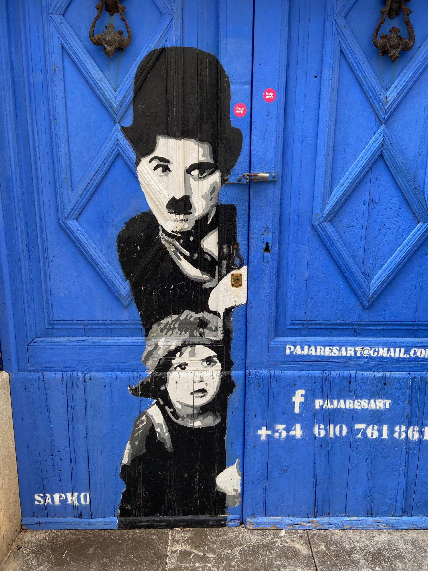 arte urbano Sitges the kid Charlie Chaplin