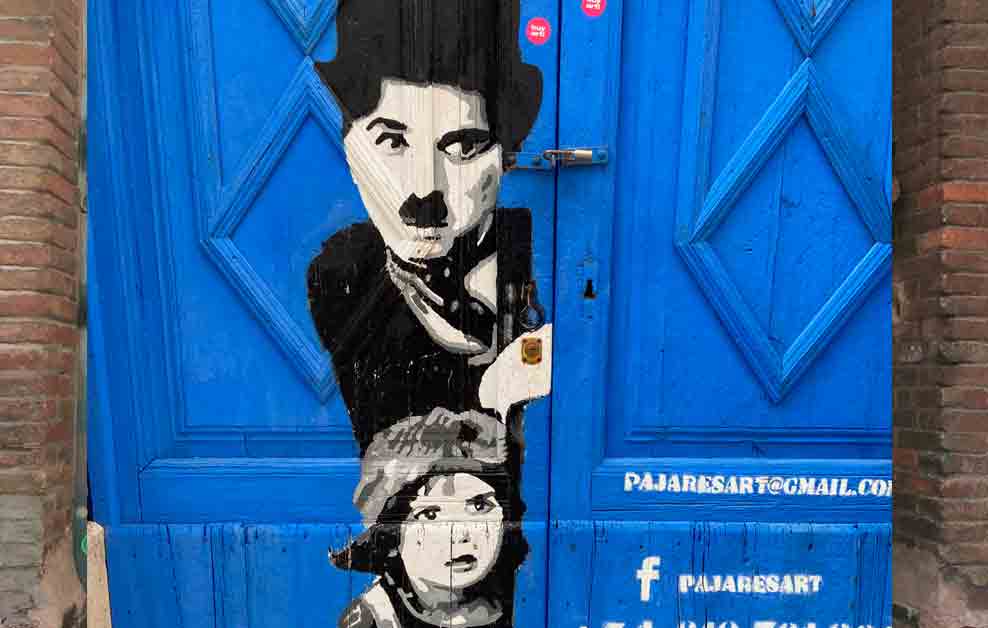 arte urbano Sitges the kid Charlie Chaplin