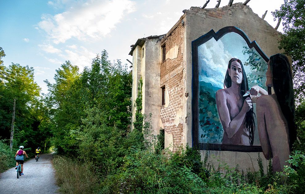 Arte mural de Jofre Oliveras y Marina Solà