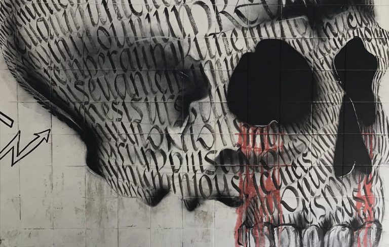 Arte urbano calaveras hotel Panik