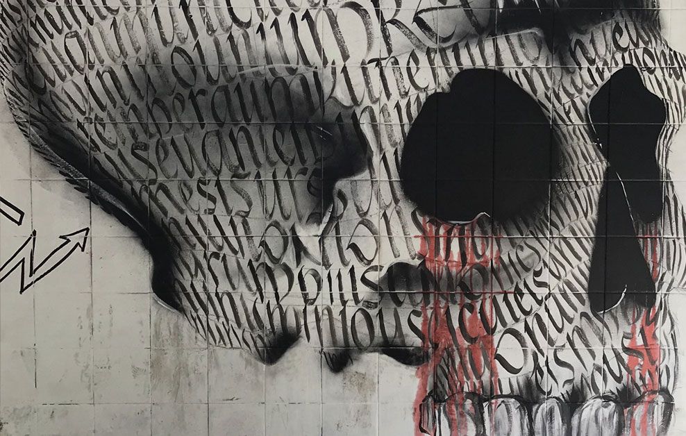 Arte urbano calaveras hotel Panik