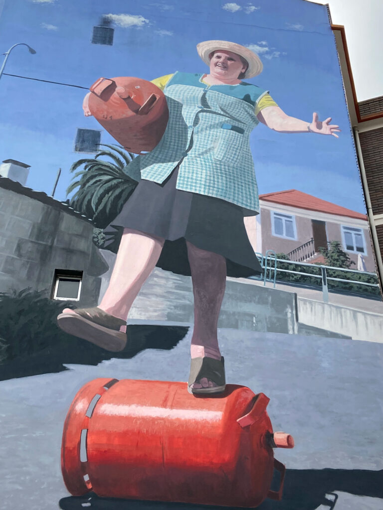 digerible Cortesa, la acróbata de Cambre: arte urbano en Galicia