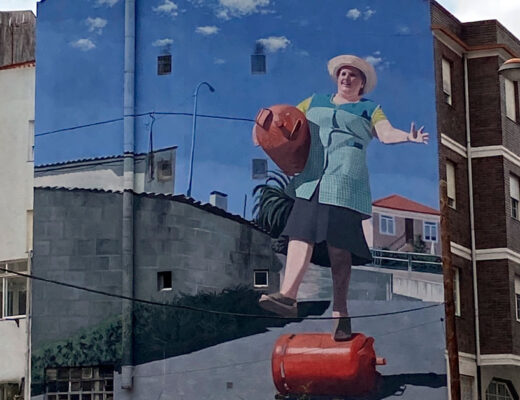 digerible Cortesa, la acróbata de Cambre: arte urbano en Galicia