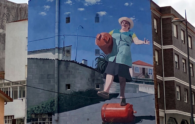 digerible Cortesa, la acróbata de Cambre: arte urbano en Galicia