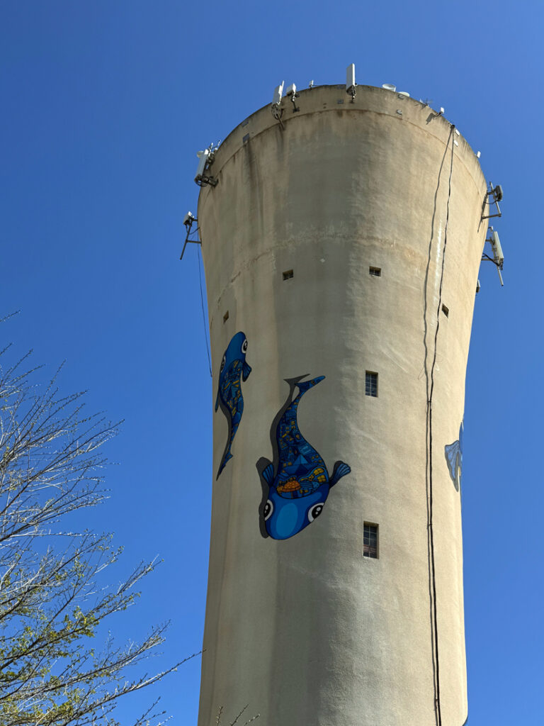 mural oups torre agua puech garou arte urbano digerible