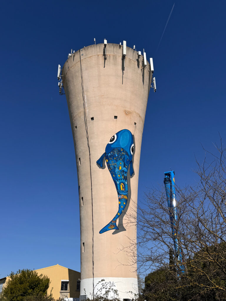 oups chateau eau villeneuve les maguelone francia arte urbano digerible