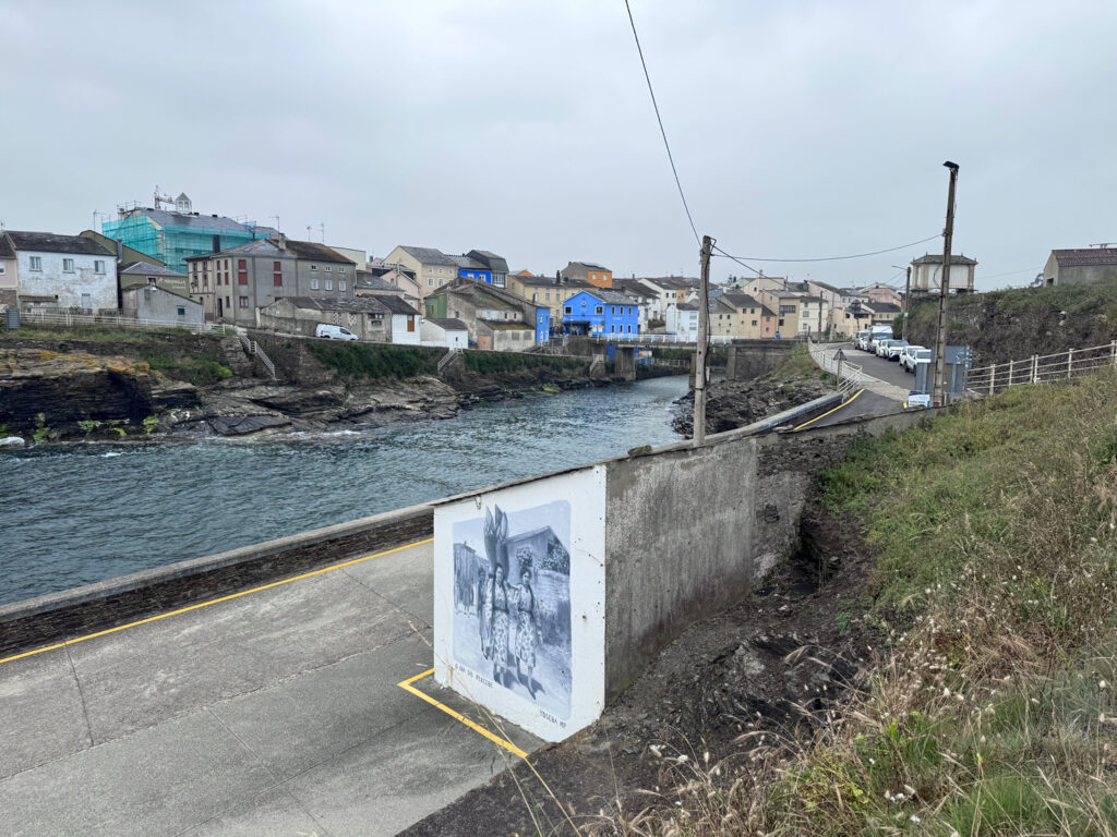 Yoseba Mural percebeiras Rinlo Ribadeo Galicia