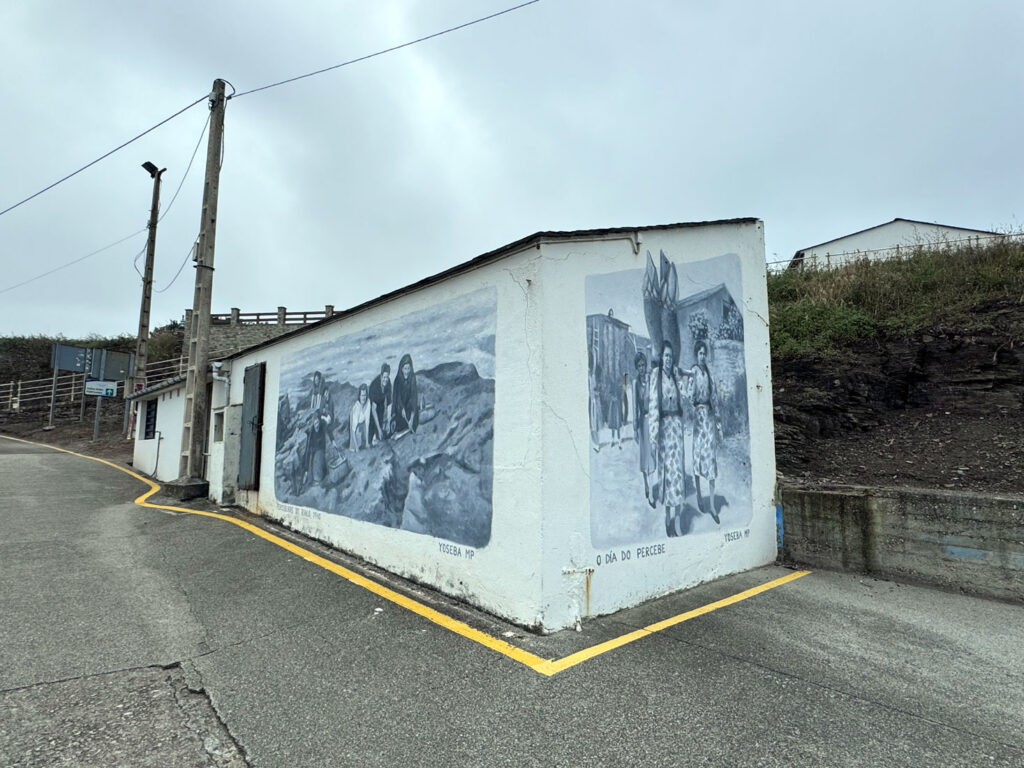 Yoseba Mural percebeiras Rinlo Ribadeo Galicia
